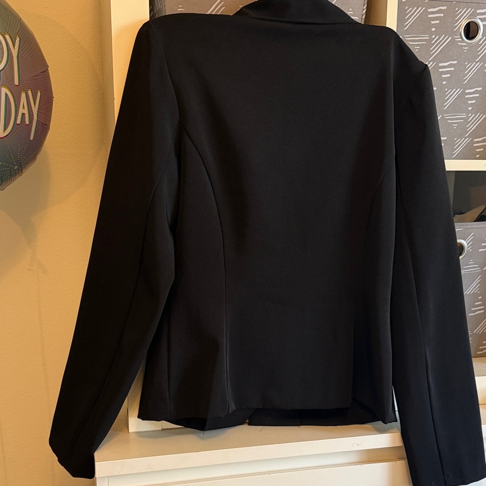 Chic Black Women's Blazer - Picture 9 of 10